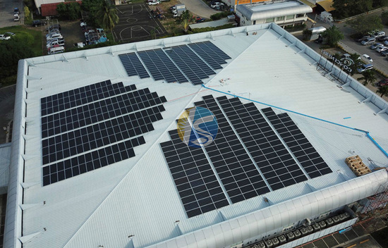 금속 지붕에 태양광 패널을 설치할 수 있습니까?
